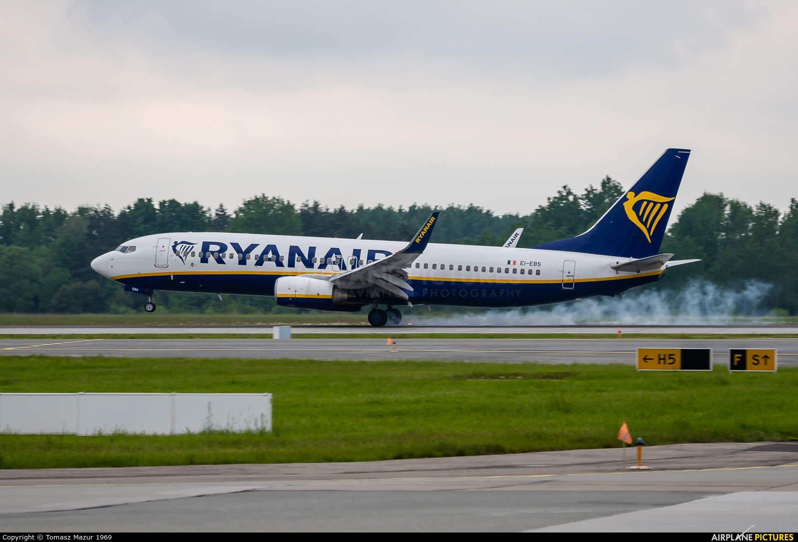 Ryanair EI-EBS aircraft at Katowice - Pyrzowice