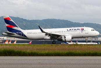 PR-TYF - TAM Airbus A320