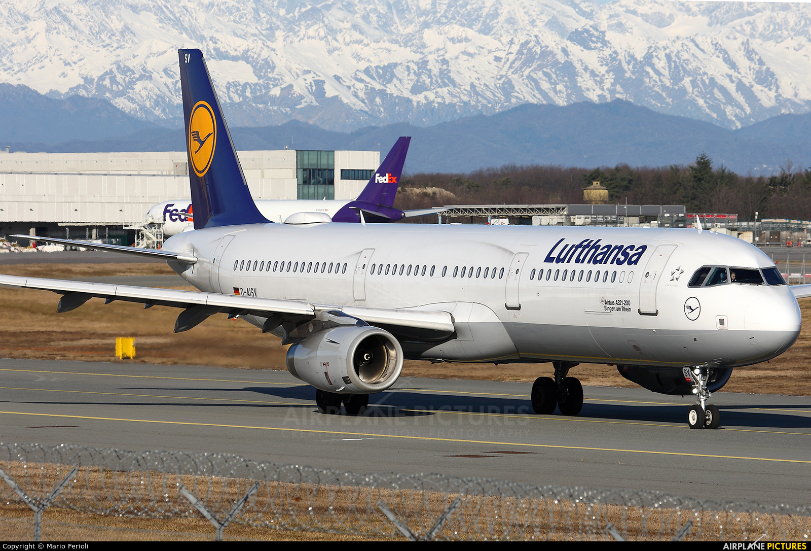 Lufthansa D-AISV aircraft at Milan - Malpensa