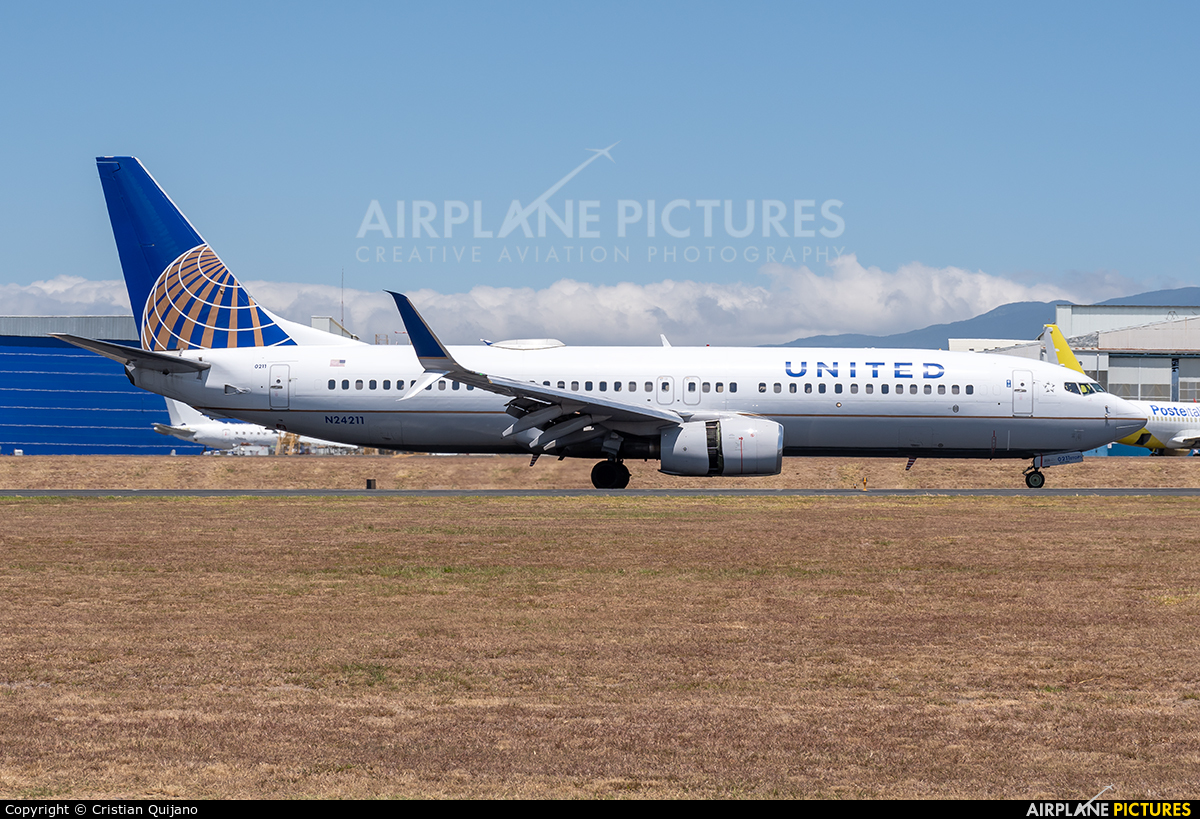 United Airlines N24211 aircraft at San Jose - Juan Santamaría Intl