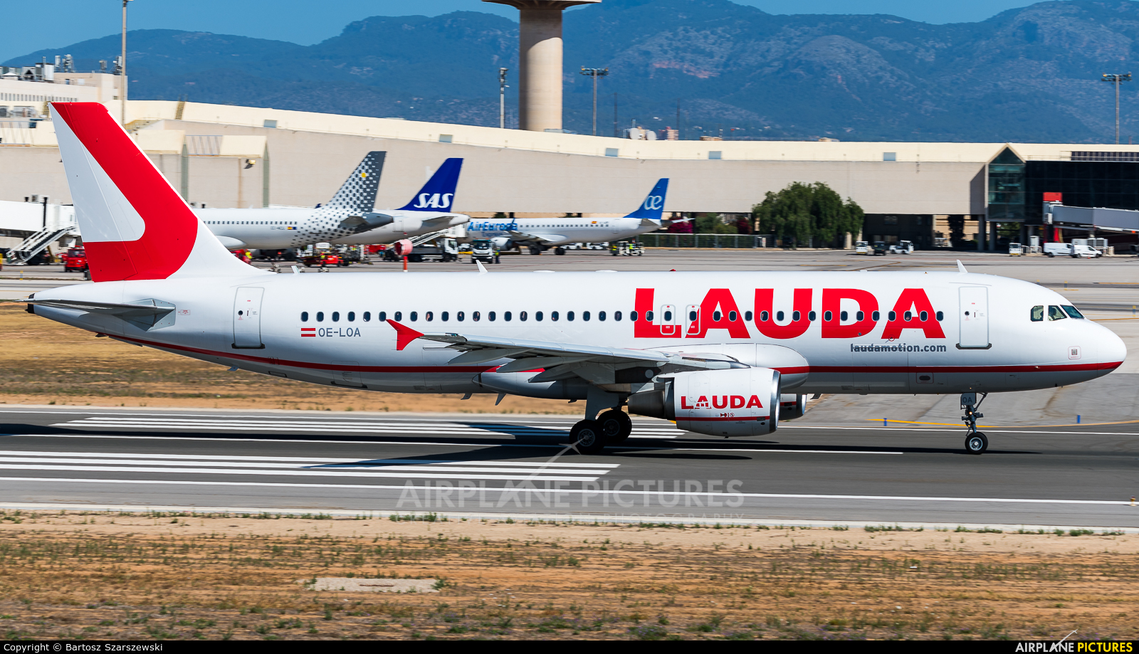 LaudaMotion OE-LOA aircraft at Palma de Mallorca