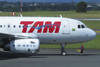 PT-TML - TAM Airbus A319