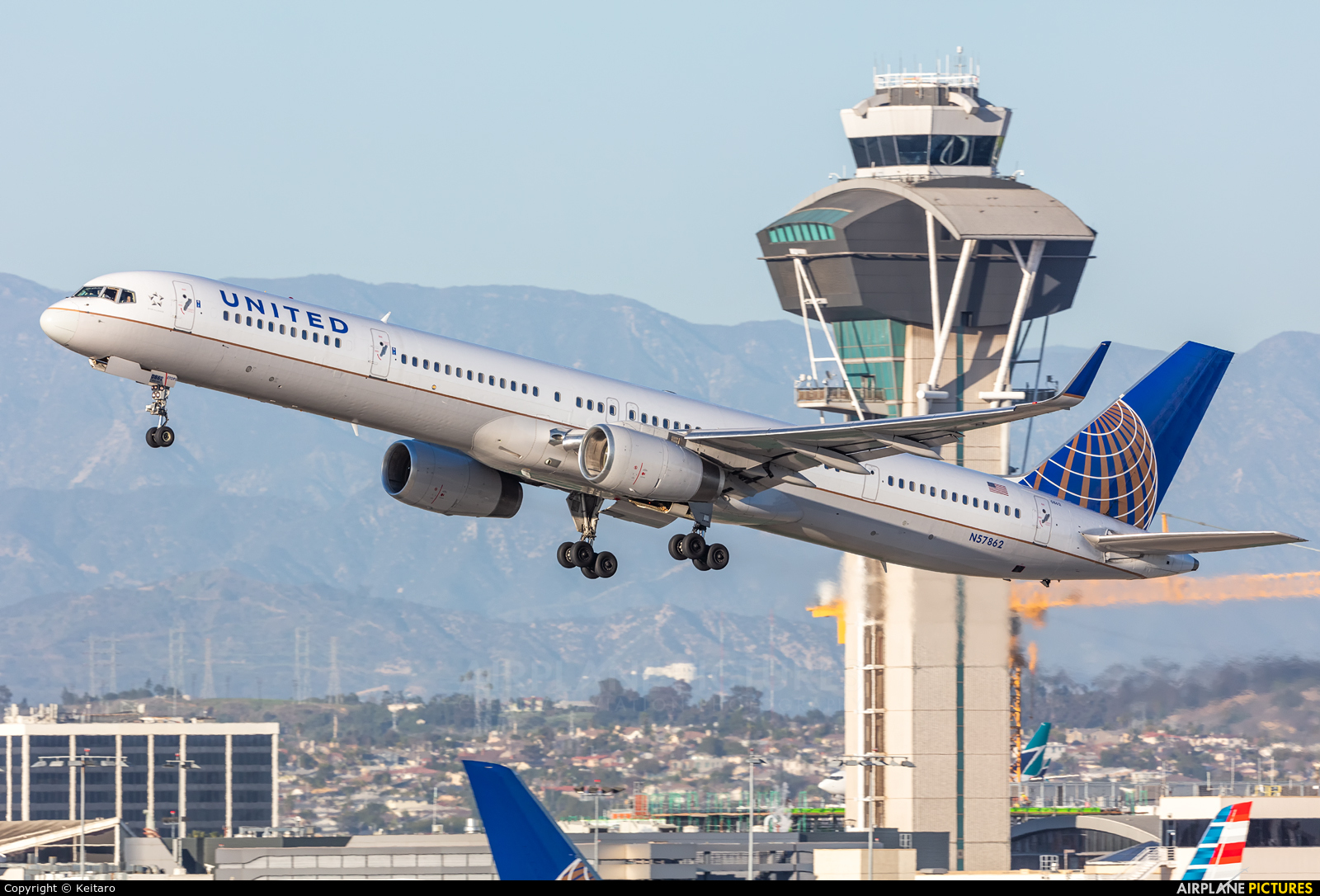 United Airlines N57862 aircraft at Los Angeles Intl