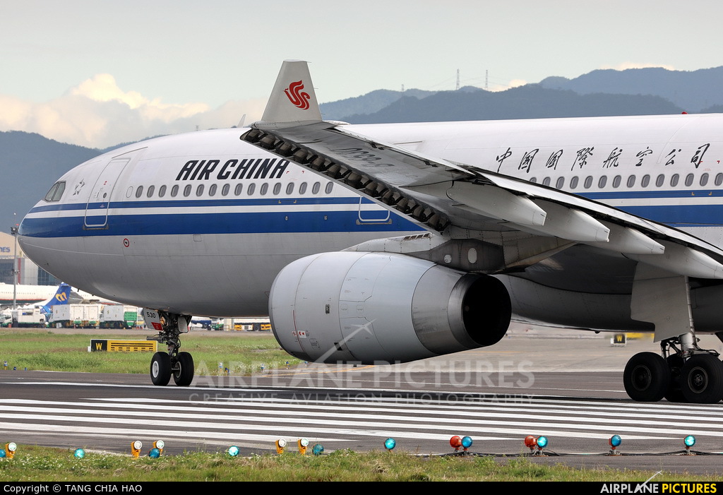 Air China B-6530 aircraft at Taipei - Taoyuan Intl