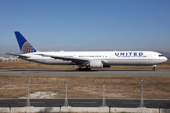 N76064 - United Airlines Boeing 767-400ER