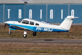 PH-MGJ - Private Piper PA-28R Arrow /  RT Turbo Arrow