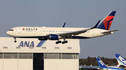 N1602 - Delta Air Lines Boeing 767-300ER