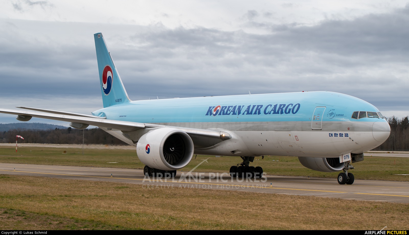 Korean Air Cargo HL8075 aircraft at Zurich