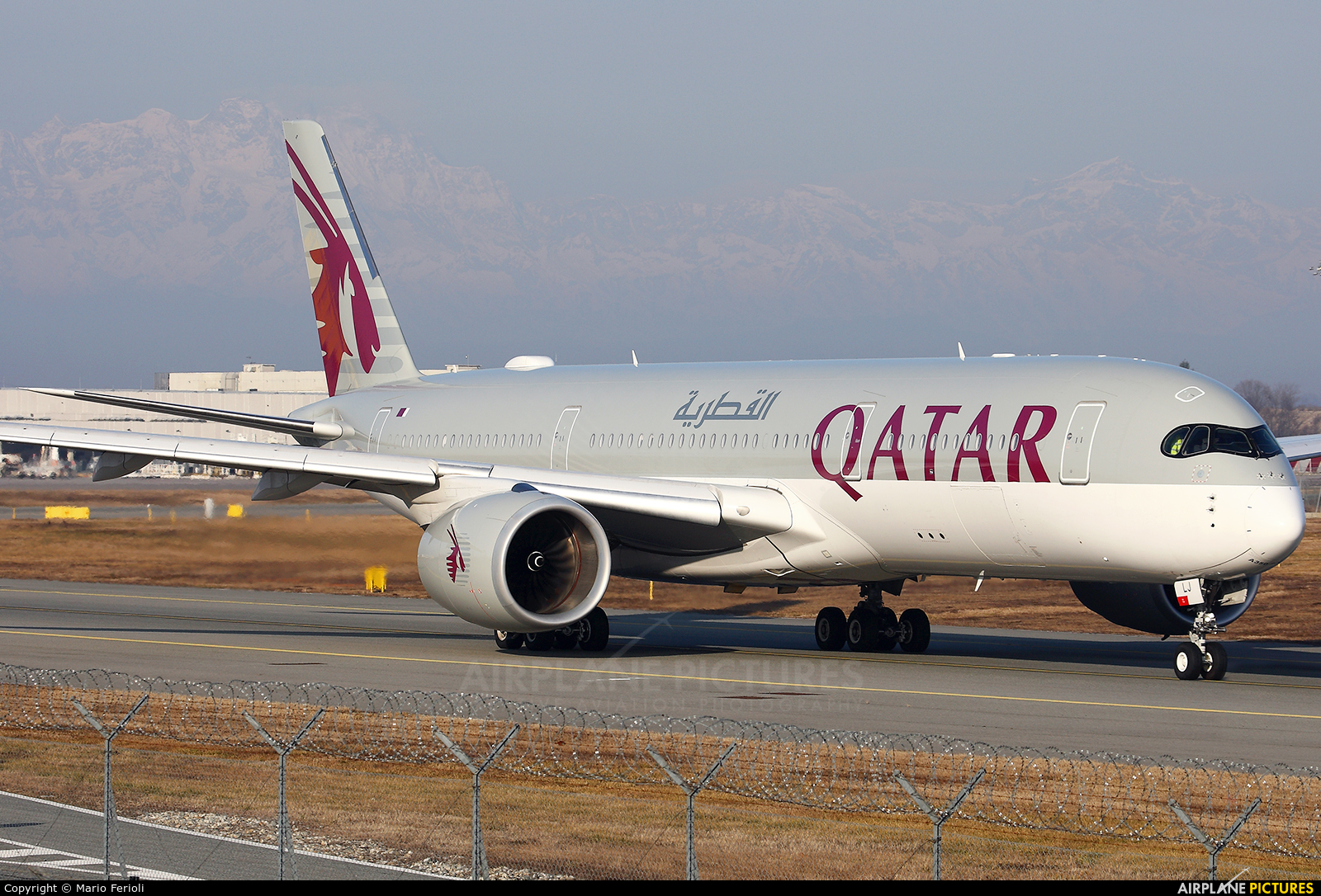 Qatar Airways A7-ALJ aircraft at Milan - Malpensa