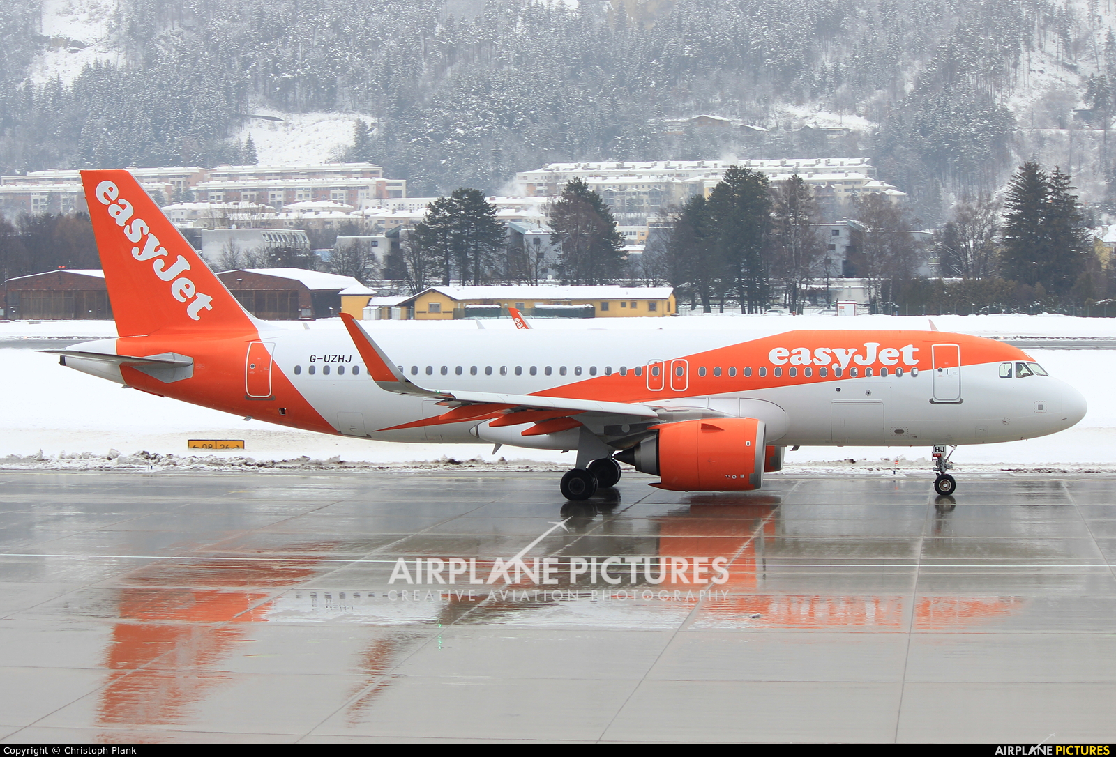 easyJet G-UZHJ aircraft at Innsbruck