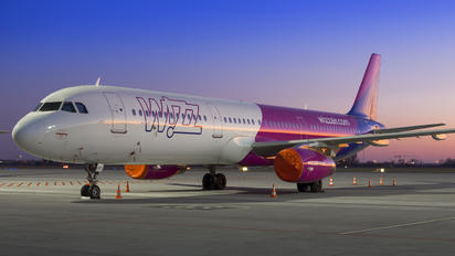 HA-LXF - Wizz Air Airbus A321