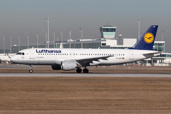 D-AIPK - Lufthansa Airbus A320