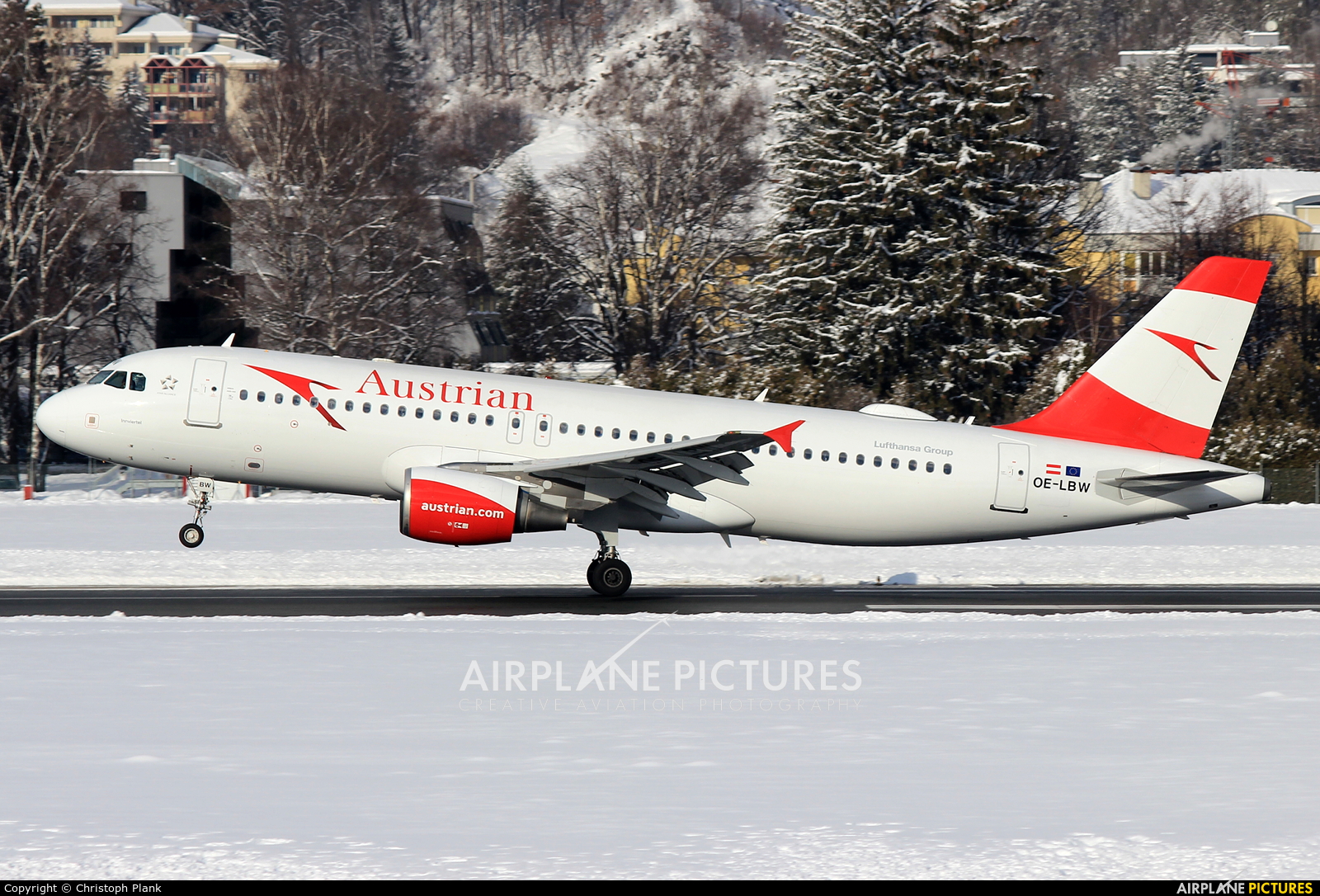 Austrian Airlines/Arrows/Tyrolean OE-LBW aircraft at Innsbruck