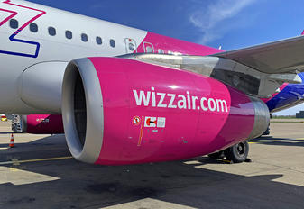 HA-LSB - Wizz Air Airbus A320