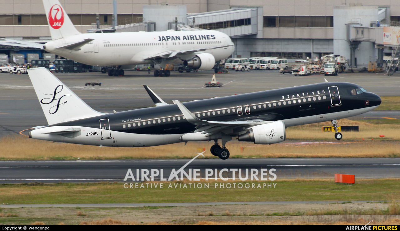 Starflyer JA21MC aircraft at Tokyo - Haneda Intl