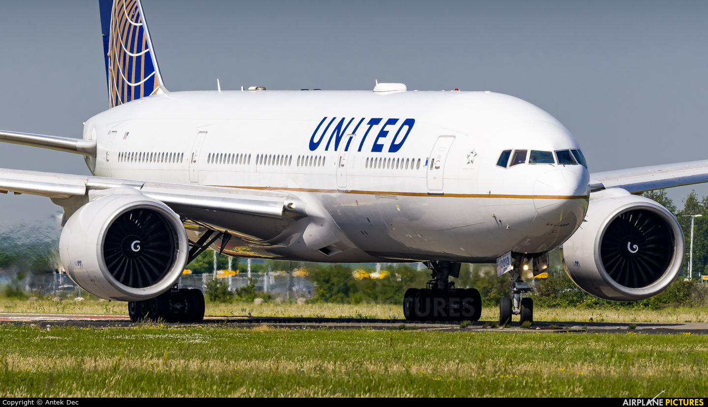 United Airlines N78013 aircraft at Amsterdam - Schiphol