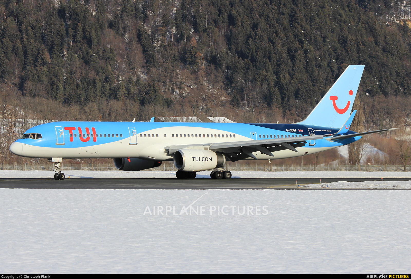 TUI Airways G-OOBP aircraft at Innsbruck