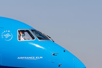 PH-EXK - KLM Cityhopper Embraer ERJ-175 (170-200)