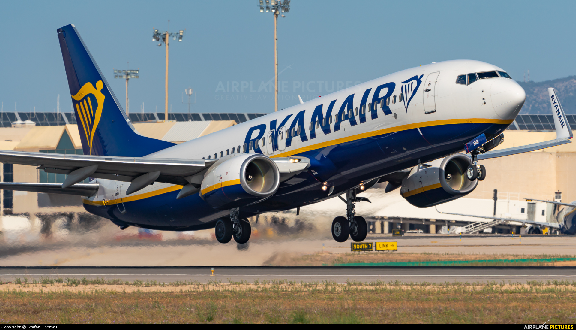 Ryanair EI-EBE aircraft at Palma de Mallorca
