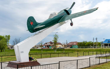 - -  Yakovlev Yak-50