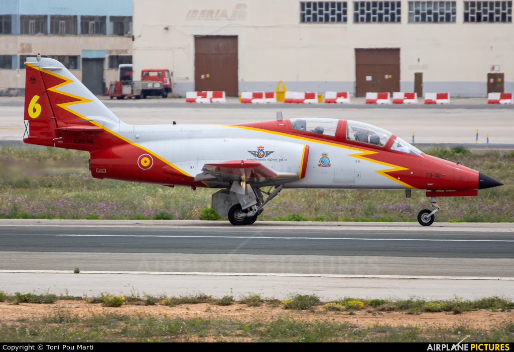 Spain - Air Force : Patrulla Aguila E.25-86 aircraft at Palma de Mallorca