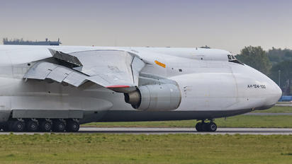 RA-82042 - Volga Dnepr Airlines Antonov An-124