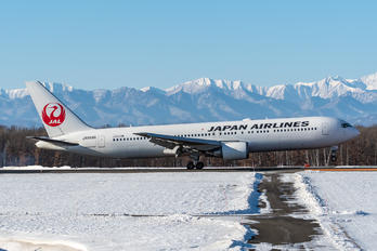 JA8986 - JAL - Japan Airlines Boeing 767-300ER