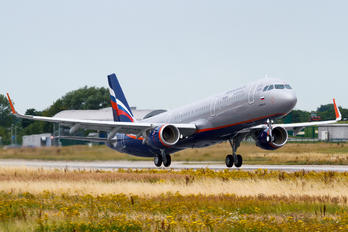 VQ-BTT - Aeroflot Airbus A321