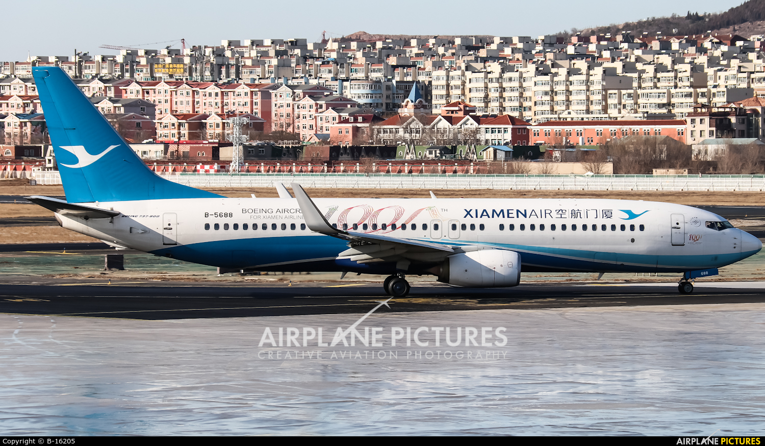 Xiamen Airlines B-5688 aircraft at Dalian Zhoushuizi Int'l
