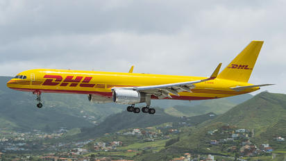 G-DHKM - DHL Cargo Boeing 757-223(SF)