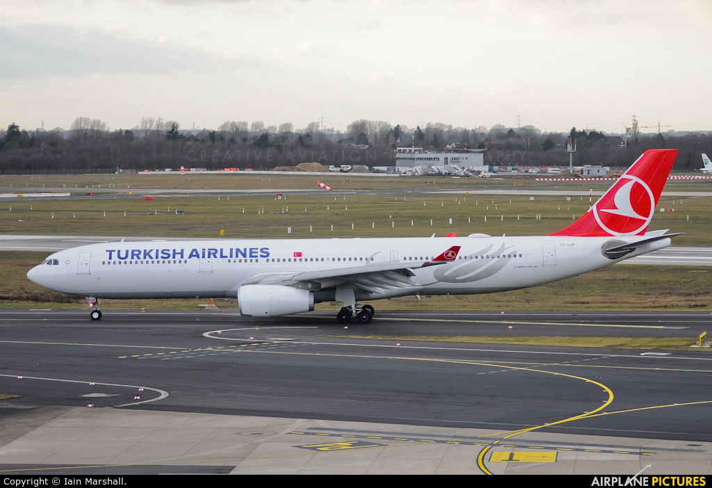 Turkish Airlines TC-LOF aircraft at Düsseldorf
