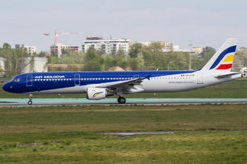 ER-AXR - Moldavian Airlines Airbus A321
