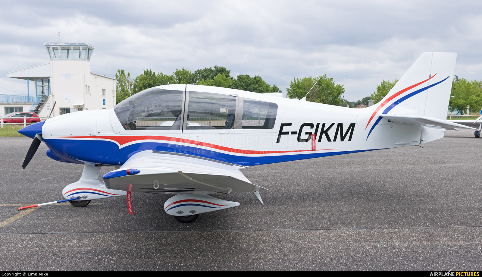 Private F-GIKM aircraft at Marmande - Virazeil