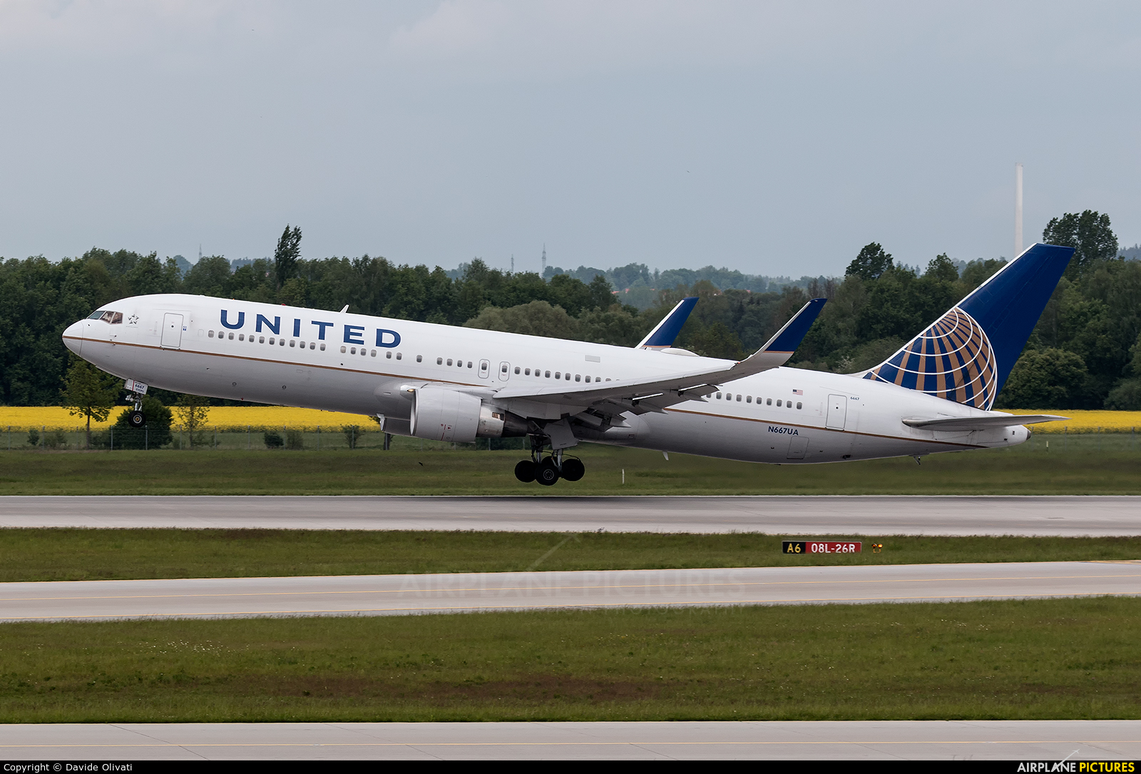 United Airlines N667UA aircraft at Munich
