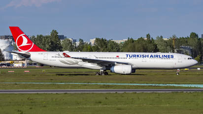 TC-LOA - Turkish Airlines Airbus A330-300