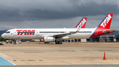 PT-MXJ - TAM Airbus A321