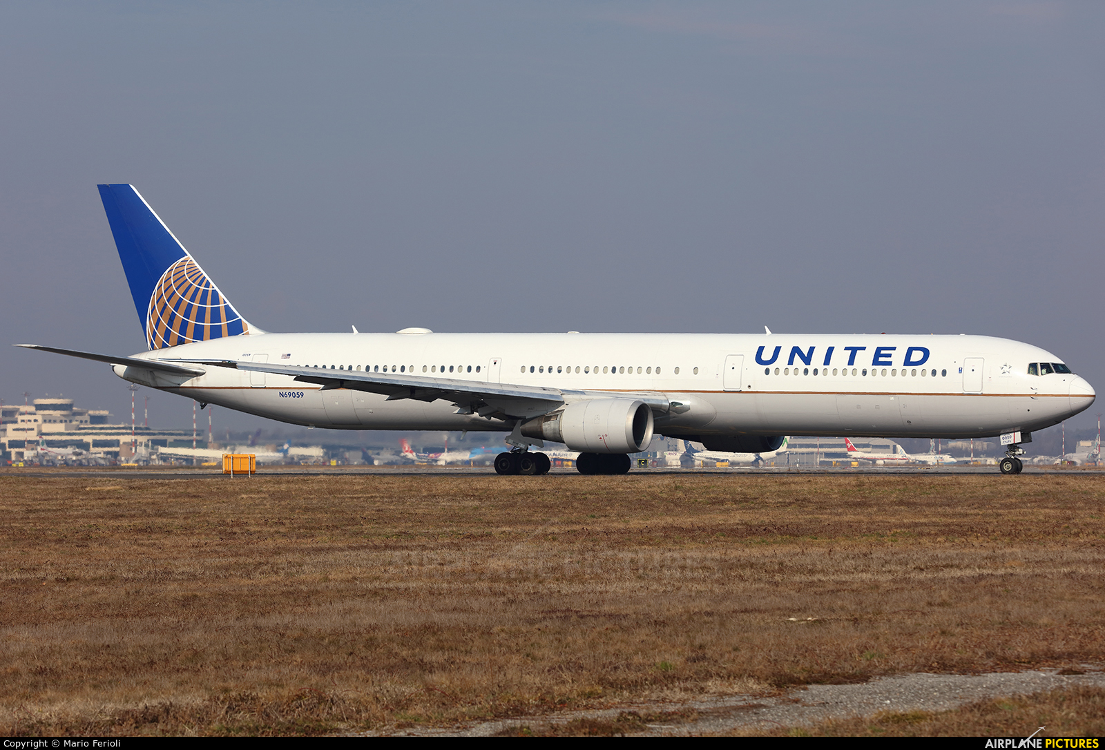 United Airlines N69059 aircraft at Milan - Malpensa