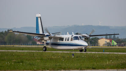 YR-XXC - Private Rockwell 690