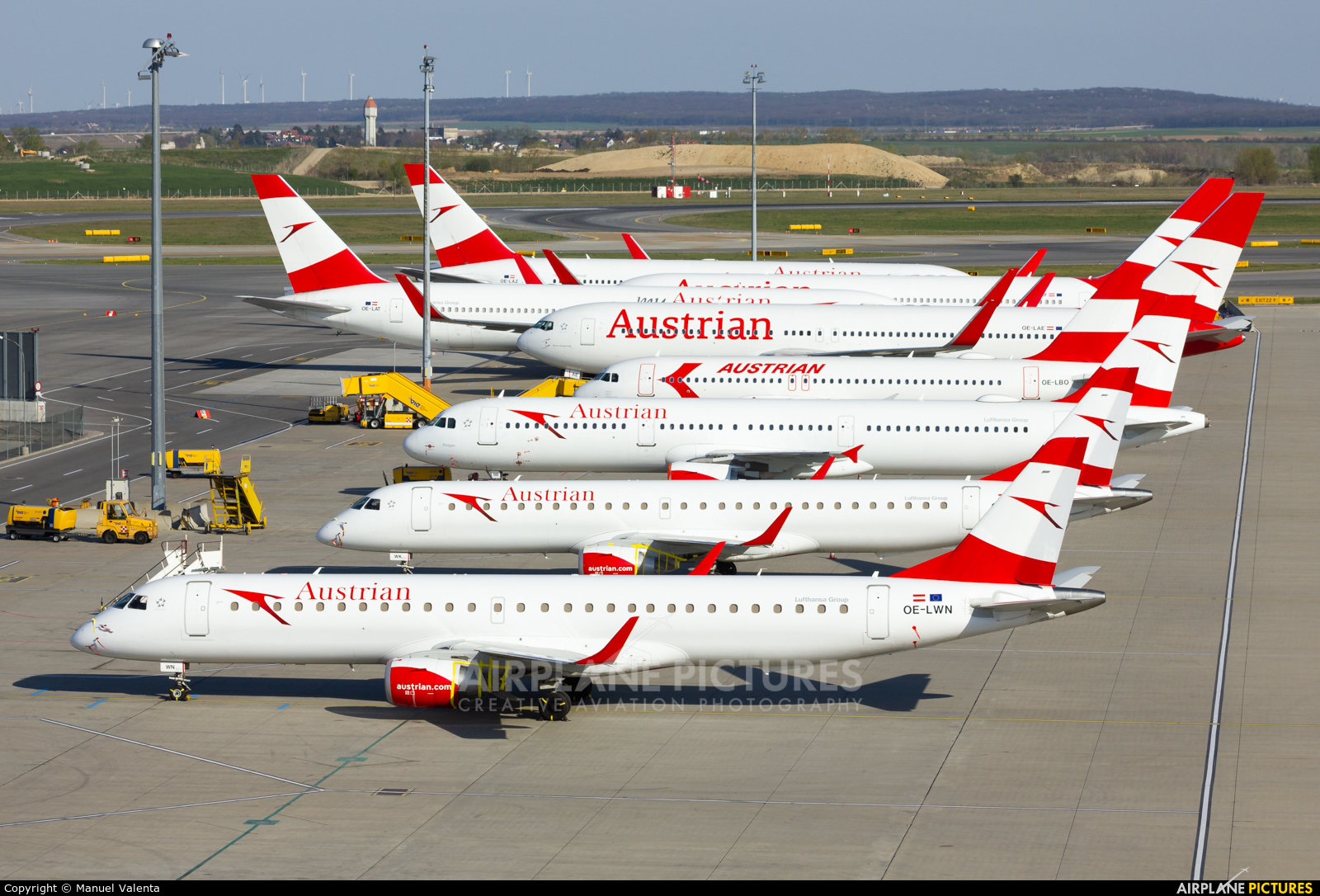 Austrian Airlines/Arrows/Tyrolean - aircraft at Vienna - Schwechat
