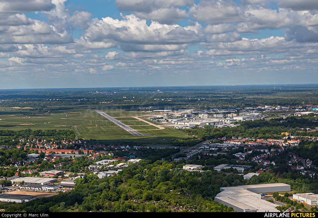 - Airport Overview - aircraft at Bremen