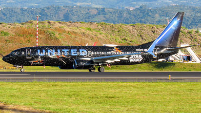 N36272 - United Airlines Boeing 737-800