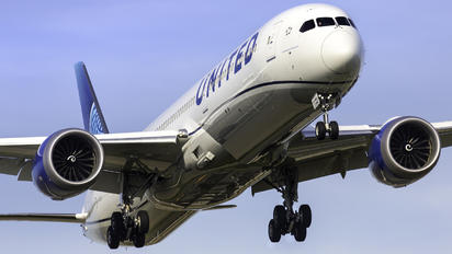 N13013 - United Airlines Boeing 787-10 Dreamliner