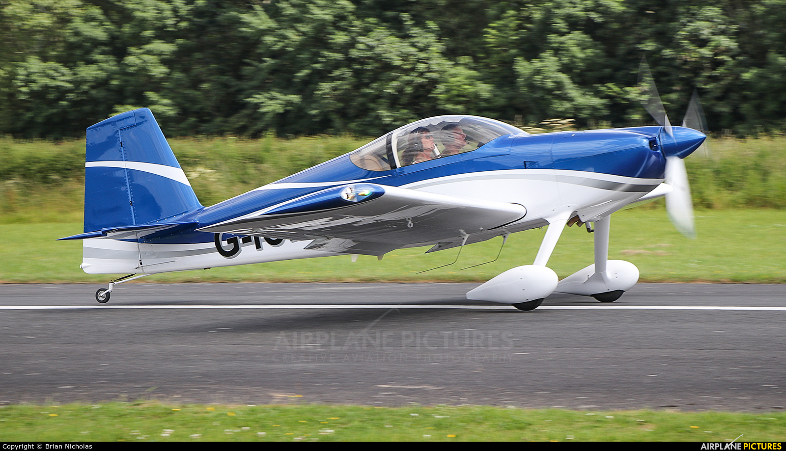 Private G-ICRV aircraft at Welshpool