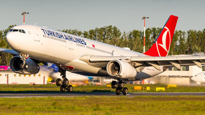TC-LOD - Turkish Airlines Airbus A330-300