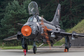 305 - Poland - Air Force Sukhoi Su-22UM-3K