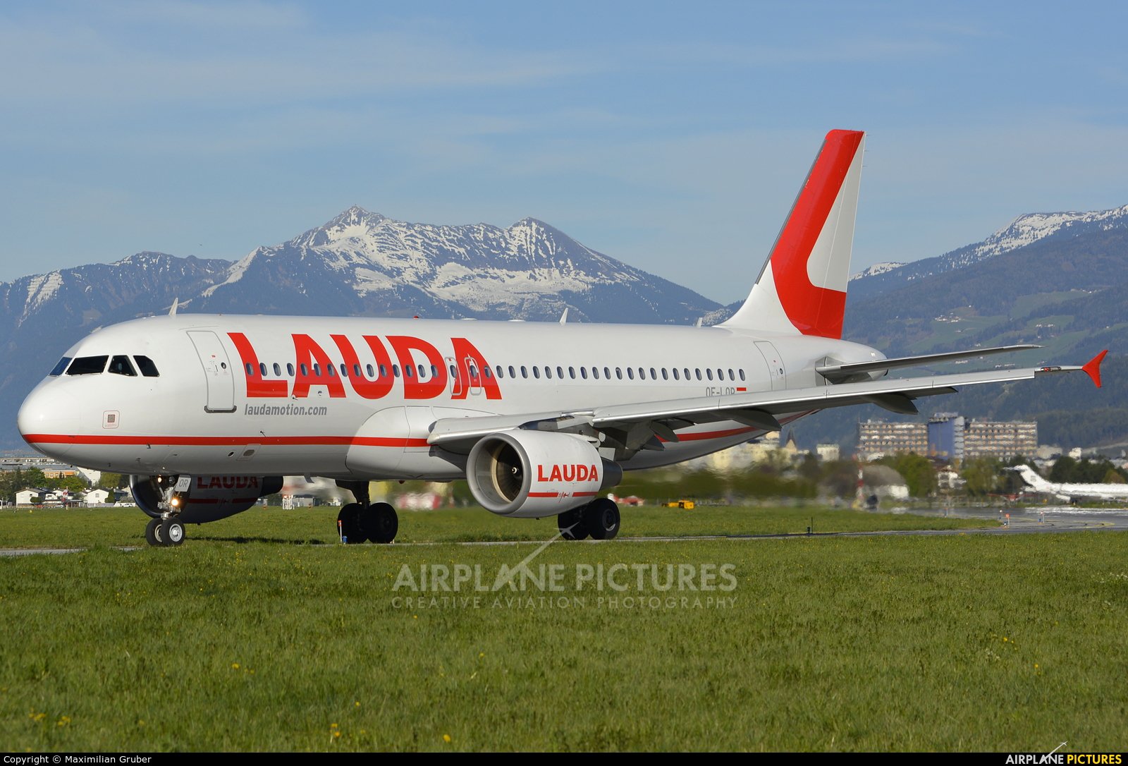 LaudaMotion OE-LOR aircraft at Innsbruck