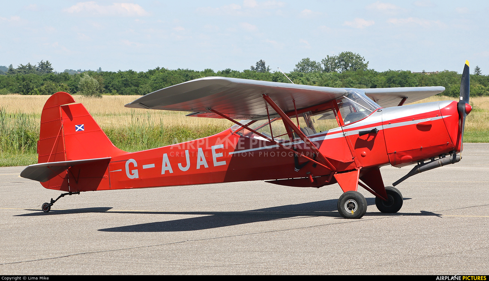 Private G-AJAE aircraft at Marmande - Virazeil