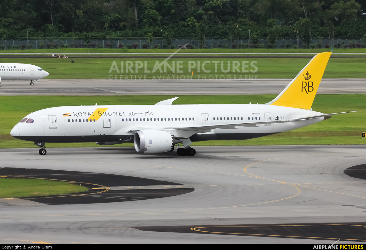 Royal Brunei Airlines V8-DLD aircraft at Singapore - Changi