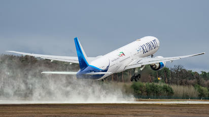 9K-AOM - Kuwait Airways Boeing 777-300ER