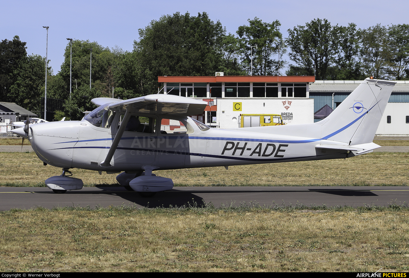 Private PH-ADE aircraft at Hoeven - Seppe